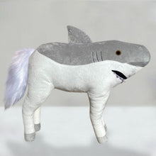 Lade das Bild in den Galerie-Viewer, Das Shorse - das komischste Kuscheltier | Meme Kuscheltier Hai & Pferd - [product_type - selley.de