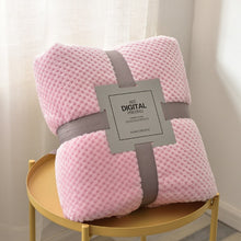 Lade das Bild in den Galerie-Viewer, Kuscheldecke aus Microfaser für dein Schlafzimmer - selley.de