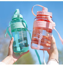 Lade das Bild in den Galerie-Viewer, XXL Wasserflasche mit 2 Liter Kapazität