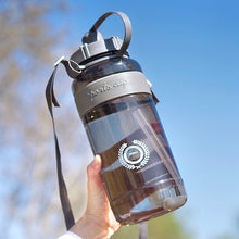 Lade das Bild in den Galerie-Viewer, XXL Wasserflasche mit 2 Liter Kapazität