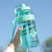 Lade das Bild in den Galerie-Viewer, XXL Wasserflasche mit 2 Liter Kapazität