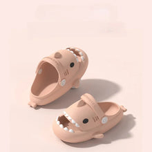 Lade das Bild in den Galerie-Viewer, Wolken Slipper mit Hai Motiv Kinder | Cozy Slippers | Cloud Sandals | Cozy Slides - [product_type - selley.de
