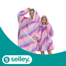 Lade das Bild in den Galerie-Viewer, Oversized Hoodie Decke mit Cartoon Designs | Die Kuscheldecke mit Ärmeln - selley.de
