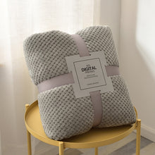 Lade das Bild in den Galerie-Viewer, Kuscheldecke aus Microfaser für dein Schlafzimmer - selley.de
