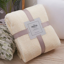 Lade das Bild in den Galerie-Viewer, Kuscheldecke aus Microfaser für dein Schlafzimmer - selley.de
