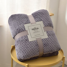 Lade das Bild in den Galerie-Viewer, Kuscheldecke aus Microfaser für dein Schlafzimmer - selley.de
