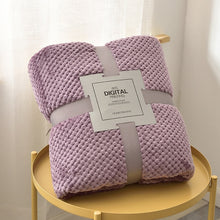 Lade das Bild in den Galerie-Viewer, Kuscheldecke aus Microfaser für dein Schlafzimmer - selley.de
