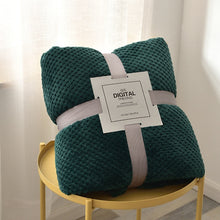 Lade das Bild in den Galerie-Viewer, Kuscheldecke aus Microfaser für dein Schlafzimmer - selley.de
