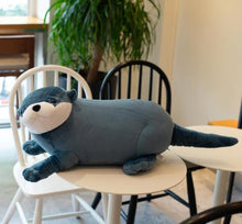 Lade das Bild in den Galerie-Viewer, XXL Otter Kuscheltier - selley.de
