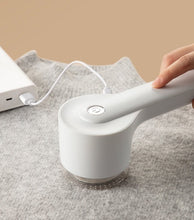 Lade das Bild in den Galerie-Viewer, Elektrischer Fusselrasierer | 2 in 1 USB betrieben - selley.de
