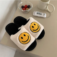 Lade das Bild in den Galerie-Viewer, Smiley Slipper | Flauschige Trend Slides mit Smiley Faces - [product_type - selley.de

