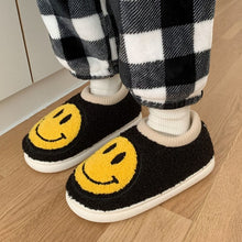 Lade das Bild in den Galerie-Viewer, Smiley Slipper | Flauschige Trend Slides mit Smiley Faces - [product_type - selley.de
