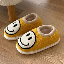 Lade das Bild in den Galerie-Viewer, Smiley Slipper | Flauschige Trend Slides mit Smiley Faces - [product_type - selley.de
