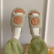 Lade das Bild in den Galerie-Viewer, Smiley Slipper | Flauschige Trend Slides mit Smiley Faces - [product_type - selley.de
