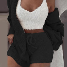 Lade das Bild in den Galerie-Viewer, Flauschiges Lounge Set aus 3 Teilen | Cardigan, Shorts &amp; Crop Top - selley.de
