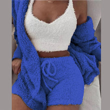 Lade das Bild in den Galerie-Viewer, Flauschiges Lounge Set aus 3 Teilen | Cardigan, Shorts &amp; Crop Top - selley.de
