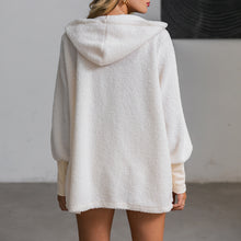 Lade das Bild in den Galerie-Viewer, Flauschiges Lounge Set aus 3 Teilen | Cardigan, Shorts &amp; Crop Top - selley.de
